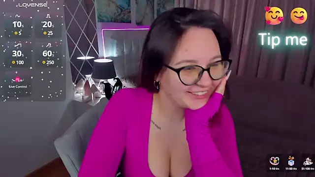 Snapshot of EsterLogan chatting on 01/31/25, 08:54 EsterLogan online show from 01/31/25, 08:54