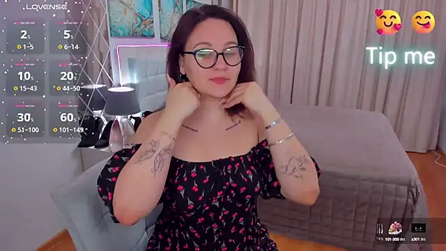 Snapshot of EsterLogan chatting on 02/01/25, 01:20 EsterLogan online show from 02/01/25, 01:20