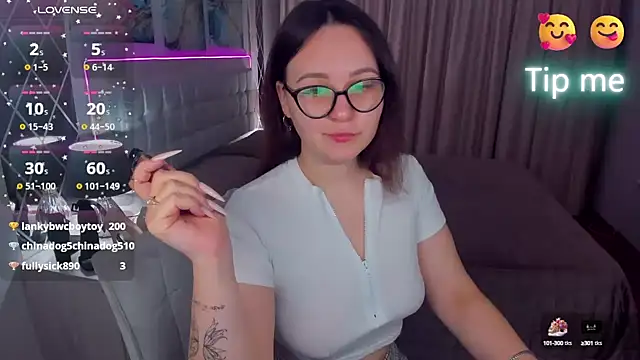 Snapshot of EsterLogan chatting on 02/02/25, 03:07 EsterLogan online show from 02/02/25, 03:07