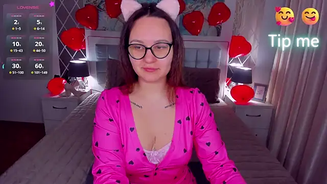 Snapshot of EsterLogan chatting on 02/15/25, 06:55 EsterLogan online show from 02/15/25, 06:55