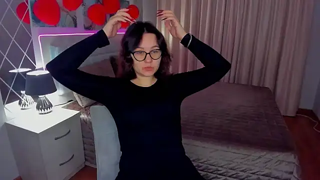 Snapshot of EsterLogan chatting on 03/07/25, 05:29 EsterLogan online show from 03/07/25, 05:29