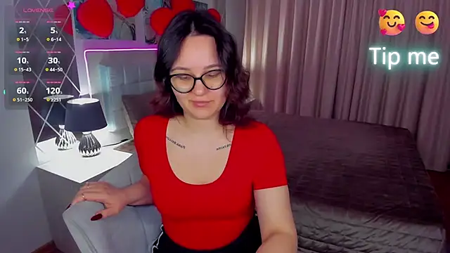 Snapshot of EsterLogan chatting on 03/07/25, 08:34 EsterLogan online show from 03/07/25, 08:34