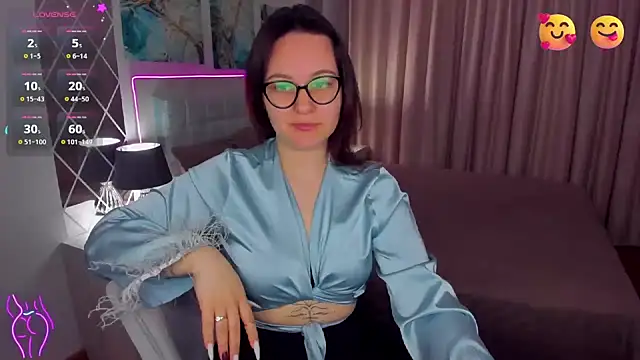 Snapshot of EsterLogan chatting on 03/21/25, 05:21 EsterLogan online show from 03/21/25, 05:21