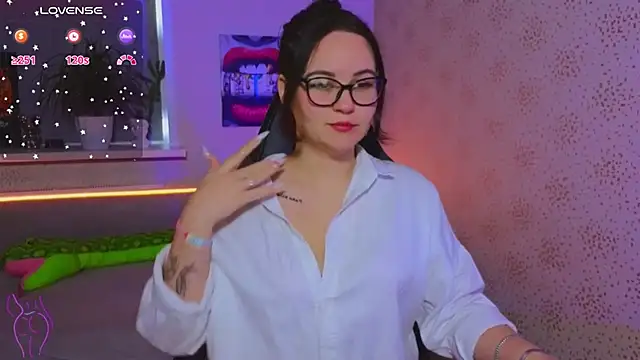 EsterLogan online show from 10/15/25, 09:09