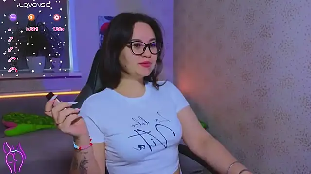 EsterLogan online show from 10/21/25, 08:15