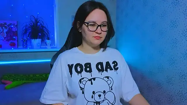 EsterLogan online show from 11/10/25, 10:58