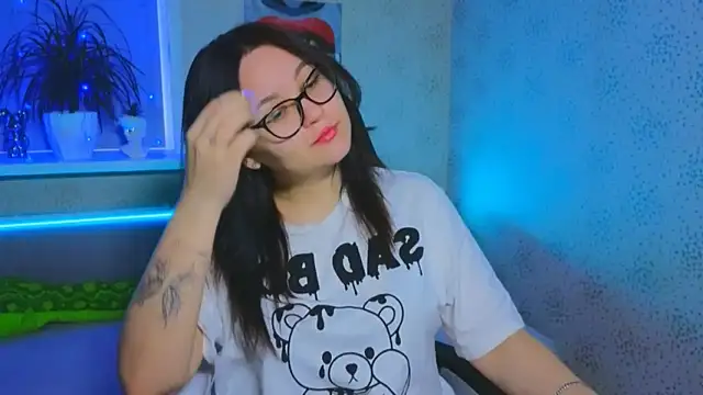 EsterLogan online show from 11/18/25, 09:14