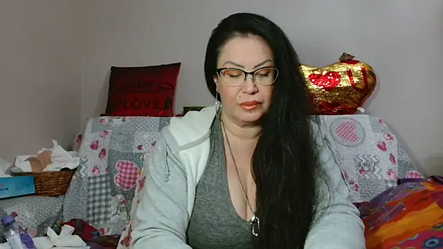 Snapshot of x__KHALEESI__x chatting on 12/09/24, 01:07 x KHALEESI x online show from 12/09/24, 01:07