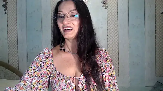 Snapshot of Antralyn chatting on 09/27/25, 09:36 Antralyn online show from 09/27/25, 09:36