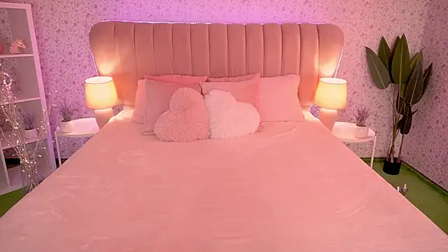 MirandaHobbs online show from 10/20/25, 07:42