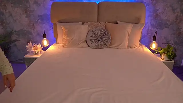 MirandaHobbs online show from 11/10/25, 08:46