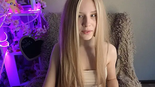 sarakaell online show from 10/13/25, 02:44