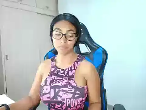 Snapshot of sophiax-x chatting on 01/17/25, 04:15 sophiax-x online show from 01/17/25, 04:15