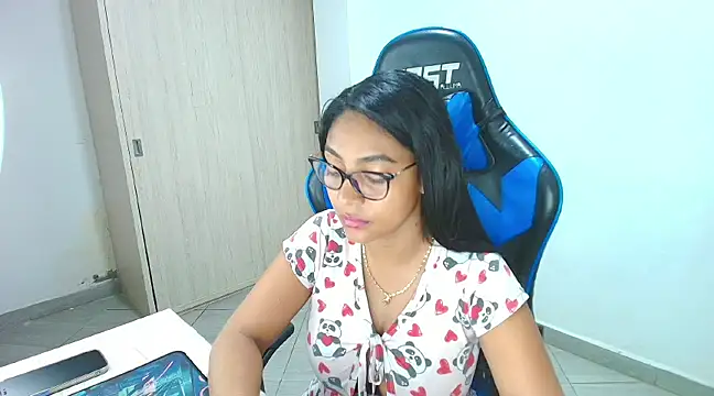 Snapshot of sophiax-x chatting on 02/08/25, 12:39 sophiax-x online show from 02/08/25, 12:39