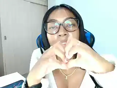 Snapshot of sophiax-x chatting on 03/22/25, 06:14 sophiax-x online show from 03/22/25, 06:14