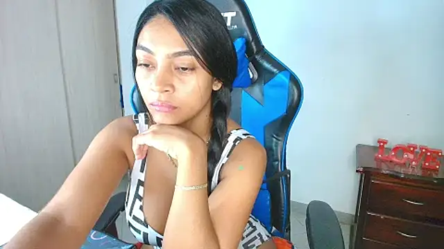 Snapshot of sophiax-x chatting on 09/24/25, 10:51 sophiax-x online show from 09/24/25, 10:51