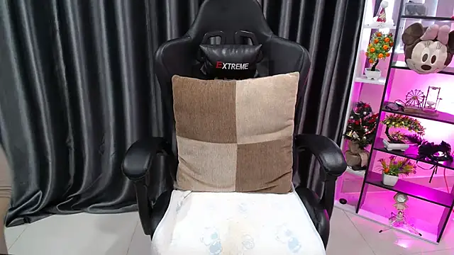 Snapshot of Yuki-yio chatting on 10/09/25, 01:14 Yuki-yio online show from 10/09/25, 01:14