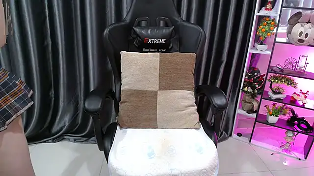 Snapshot of Yuki-yio chatting on 10/12/25, 12:42 Yuki-yio online show from 10/12/25, 12:42