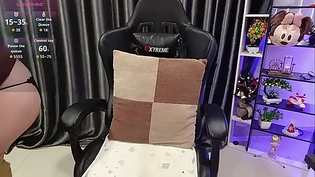 Snapshot of Yuki-yio chatting on 10/25/25, 01:13 Yuki-yio online show from 10/25/25, 01:13