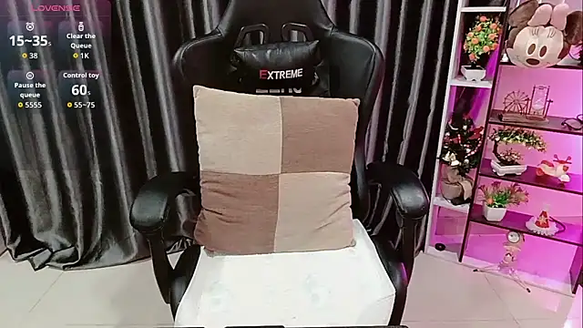 Snapshot of Yuki-yio chatting on 11/01/25, 01:18 Yuki-yio online show from 11/01/25, 01:18