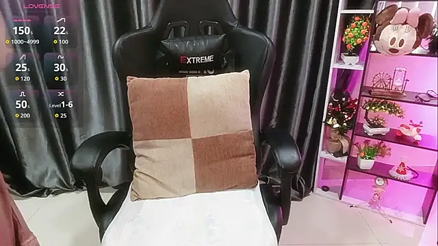 Snapshot of Yuki-yio chatting on 11/06/25, 01:17 Yuki-yio online show from 11/06/25, 01:17