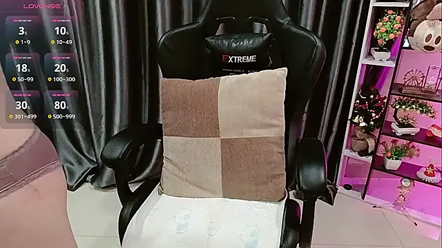 Snapshot of Yuki-yio chatting on 11/14/25, 01:48 Yuki-yio online show from 11/14/25, 01:48