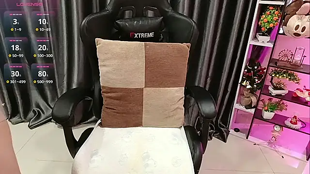 Snapshot of Yuki-yio chatting on 11/15/25, 01:25 Yuki-yio online show from 11/15/25, 01:25