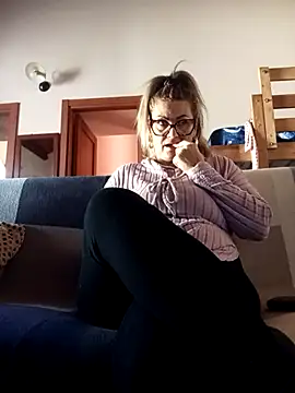 CRHYSTEL online show from 10/24/25, 11:06