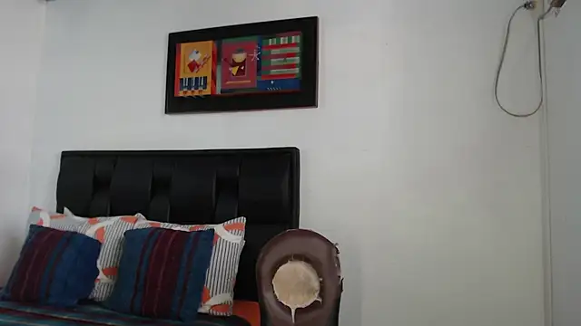 Snapshot of thommerxxx chatting on 01/17/25, 06:54 thommerxxx online show from 01/17/25, 06:54