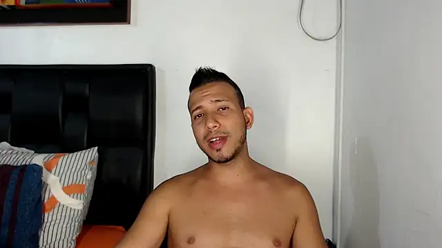 Snapshot of thommerxxx chatting on 01/22/25, 11:10 thommerxxx online show from 01/22/25, 11:10