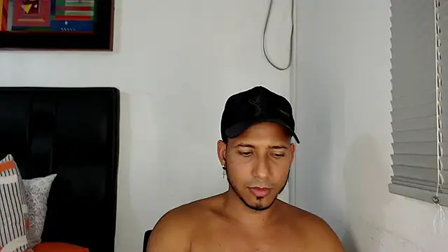 Snapshot of thommerxxx chatting on 01/30/25, 11:45 thommerxxx online show from 01/30/25, 11:45