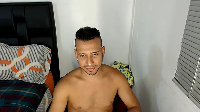 Snapshot of thommerxxx chatting on 02/04/25, 11:59 thommerxxx online show from 02/04/25, 11:59