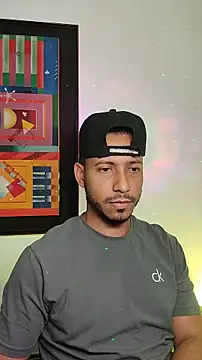 Snapshot of thommerxxx chatting on 11/26/25, 08:59 thommerxxx online show from 11/26/25, 08:59