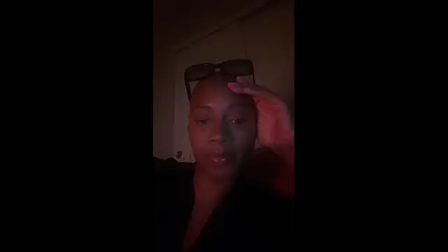 Snapshot of HoneyDripHer chatting on 11/16/25, 12:16 HoneyDripHer online show from 11/16/25, 12:16