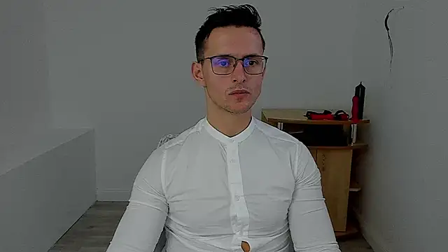Snapshot of sexxymuscles4u chatting on 12/02/24, 12:29 sexxymuscles4u online show from 12/02/24, 12:29
