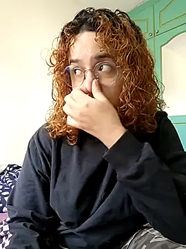 Snapshot of EmmaMelissa0521 chatting on 10/07/25, 04:37 EmmaMelissa0521 online show from 10/07/25, 04:37