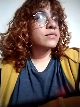 Snapshot of EmmaMelissa0521 chatting on 10/26/25, 01:33 EmmaMelissa0521 online show from 10/26/25, 01:33