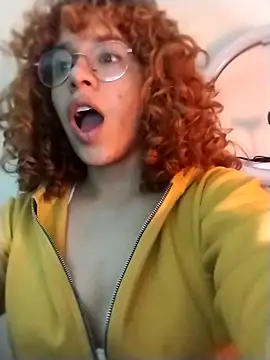 Snapshot of EmmaMelissa0521 chatting on 10/30/25, 04:47 EmmaMelissa0521 online show from 10/30/25, 04:47