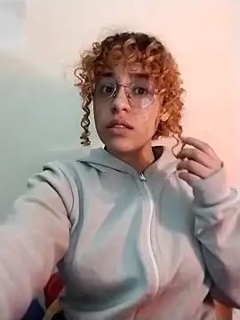 Snapshot of EmmaMelissa0521 chatting on 11/16/25, 01:55 EmmaMelissa0521 online show from 11/16/25, 01:55