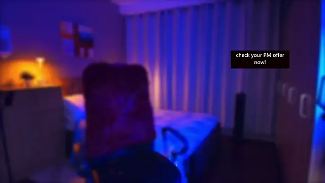 AnneHartx online show from 10/13/25, 06:57