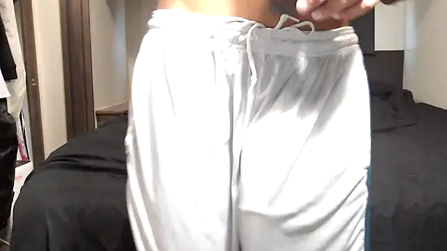 Snapshot of ThickD2C chatting on 10/17/25, 09:17 ThickD2C online show from 10/17/25, 09:17