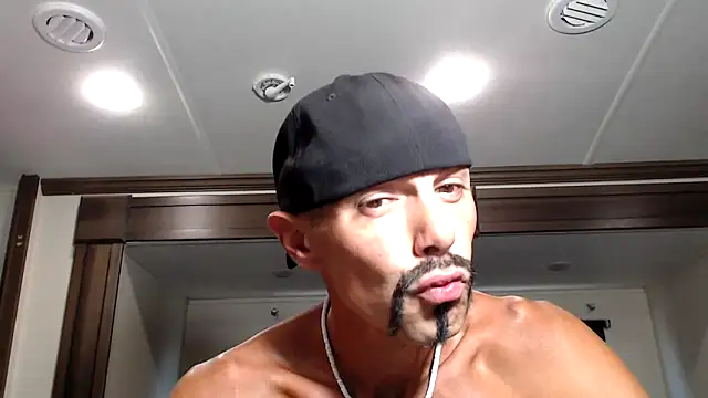 Snapshot of ThickD2C chatting on 10/24/25, 10:28 ThickD2C online show from 10/24/25, 10:28