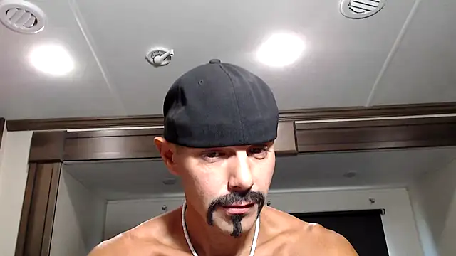 Snapshot of ThickD2C chatting on 11/11/25, 07:25 ThickD2C online show from 11/11/25, 07:25