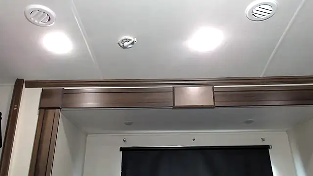 Snapshot of ThickD2C chatting on 11/15/25, 06:04 ThickD2C online show from 11/15/25, 06:04