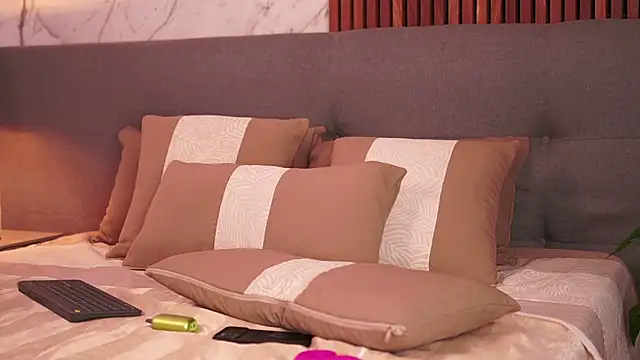 DulceLenns online show from 01/28/25, 08:15