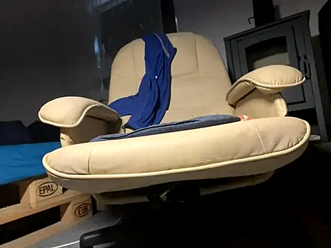 Snapshot of translove chatting on 11/11/25, 11:10 translove online show from 11/11/25, 11:10