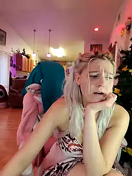 Snapshot of ScarletCallings420 chatting on 12/09/24, 11:24 ScarletCallings420 online show from 12/09/24, 11:24