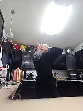 Snapshot of ScarletCallings420 chatting on 12/20/24, 09:28 ScarletCallings420 online show from 12/20/24, 09:28