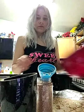 Snapshot of ScarletCallings420 chatting on 01/06/25, 12:27 ScarletCallings420 online show from 01/06/25, 12:27