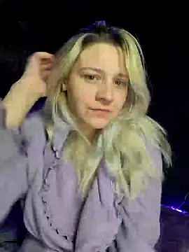 Snapshot of ScarletCallings420 chatting on 02/08/25, 04:14 ScarletCallings420 online show from 02/08/25, 04:14